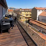 1Bdr Apartment With Balcony At Prime Location