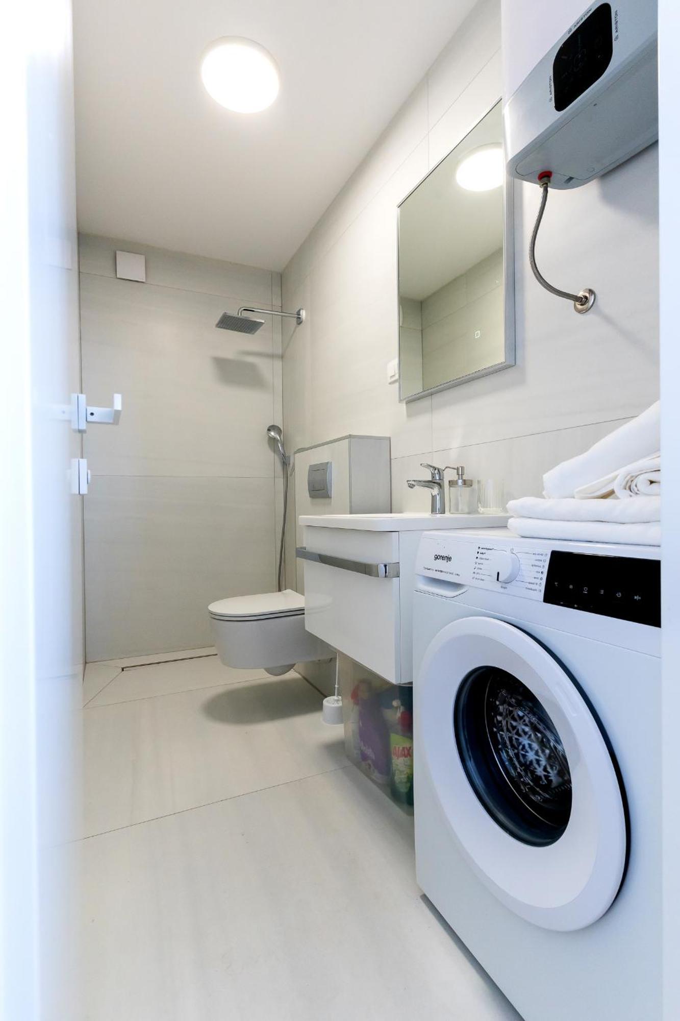 1bdr With Balcony At Prime Location Split