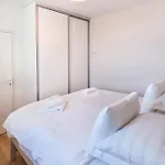 1Bdr Apartment With Balcony At Prime Location
